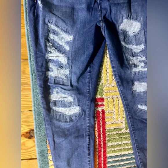 Torrid Distressed Bombshell Skinny 16 R - Picture 2 of 4